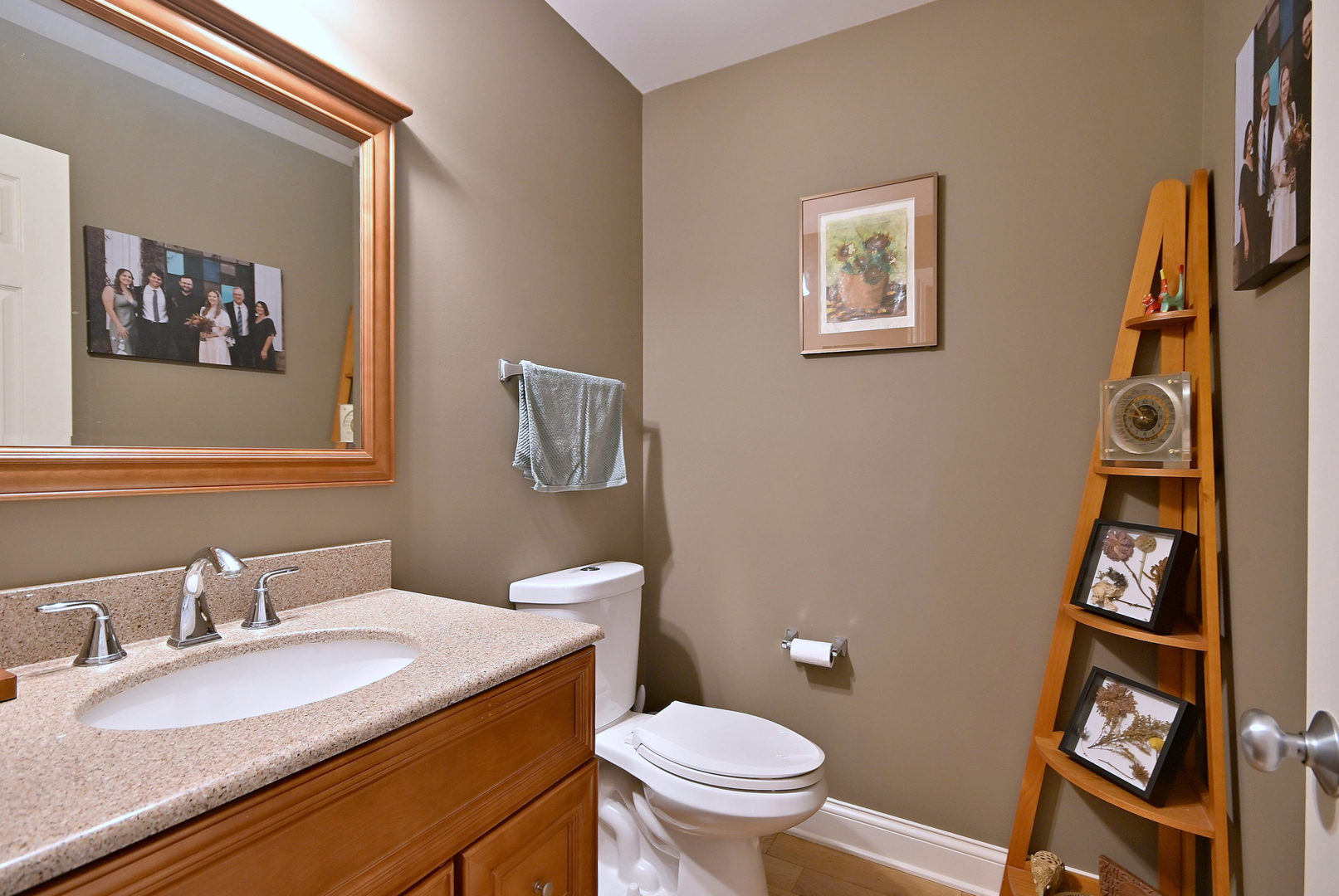 967 Oak Ridge Boulevard, Elgin, IL 60120