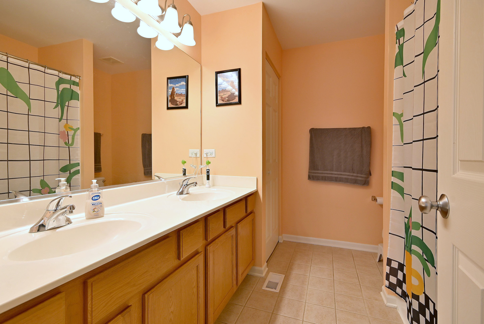 967 Oak Ridge Boulevard, Elgin, IL 60120