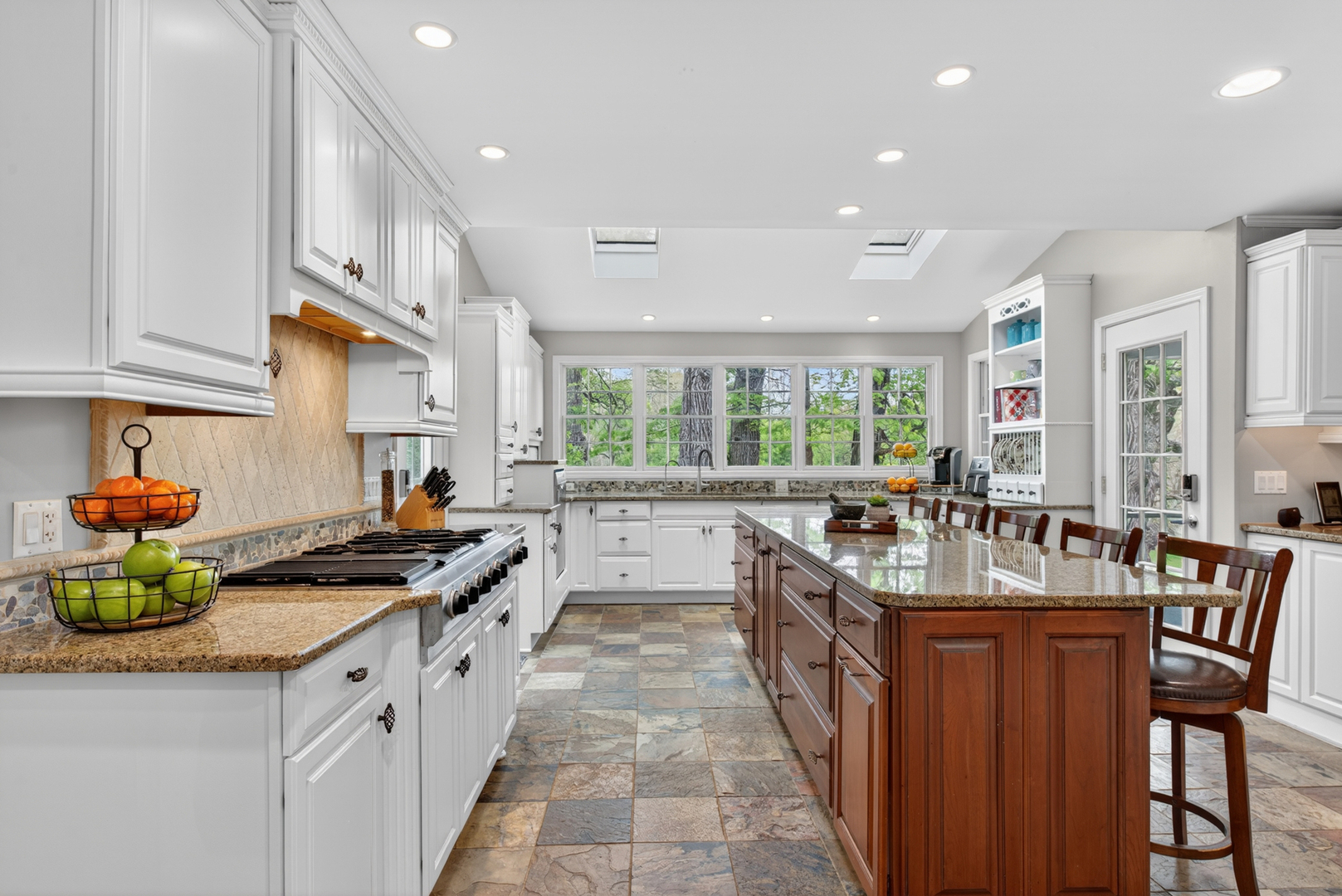 21101 N Middleton Drive, Kildeer, IL 60047