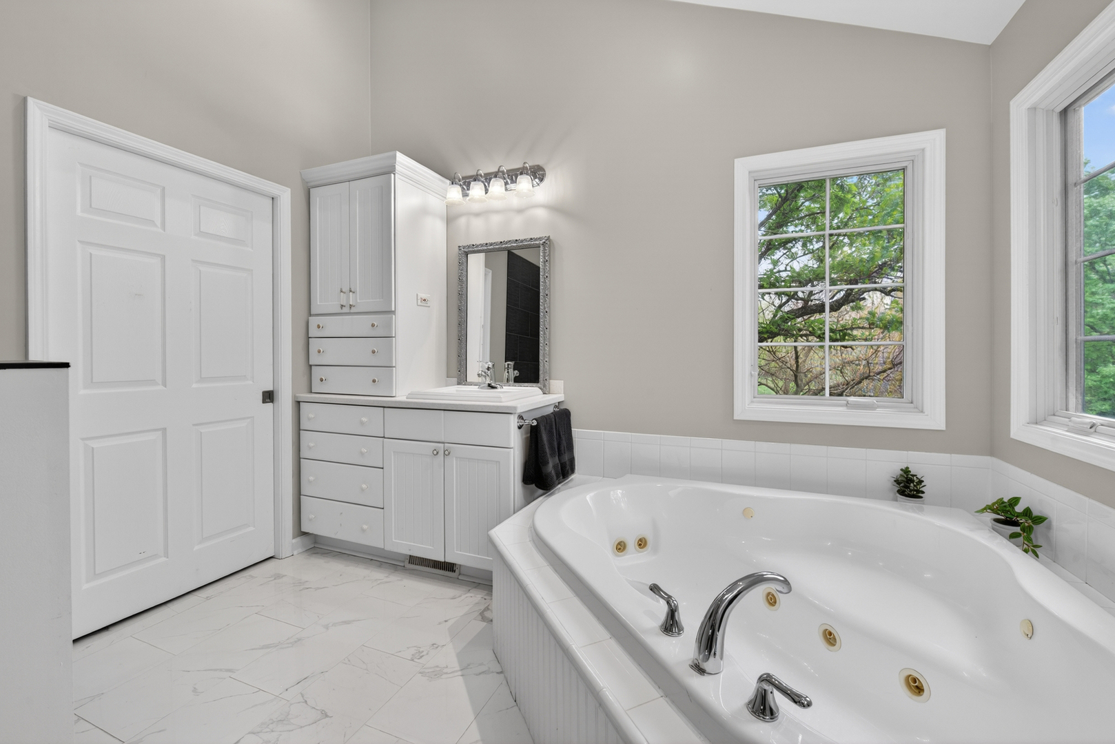 21101 N Middleton Drive, Kildeer, IL 60047