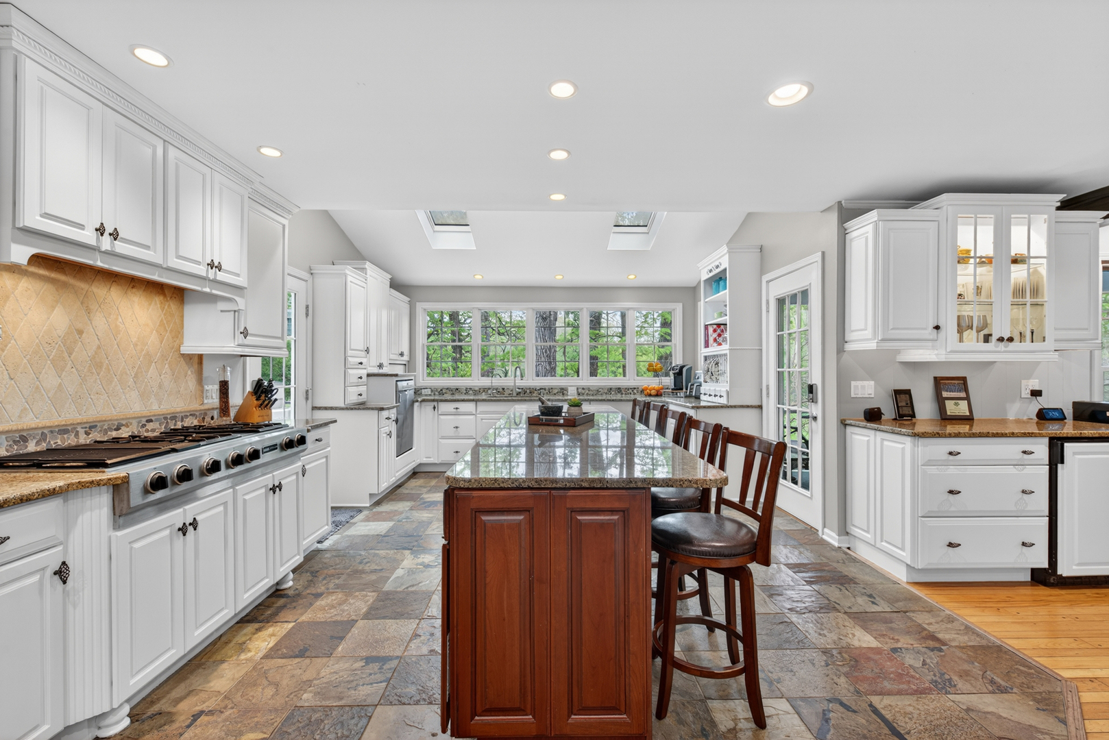 21101 N Middleton Drive, Kildeer, IL 60047