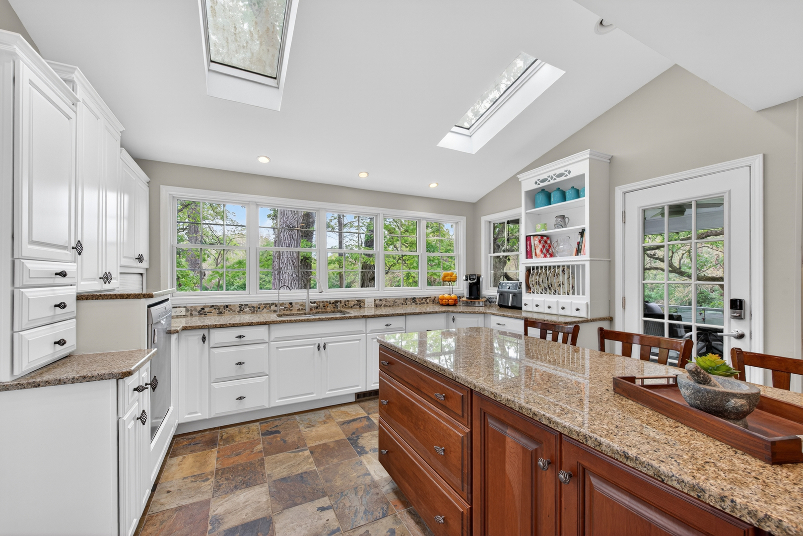 21101 N Middleton Drive, Kildeer, IL 60047