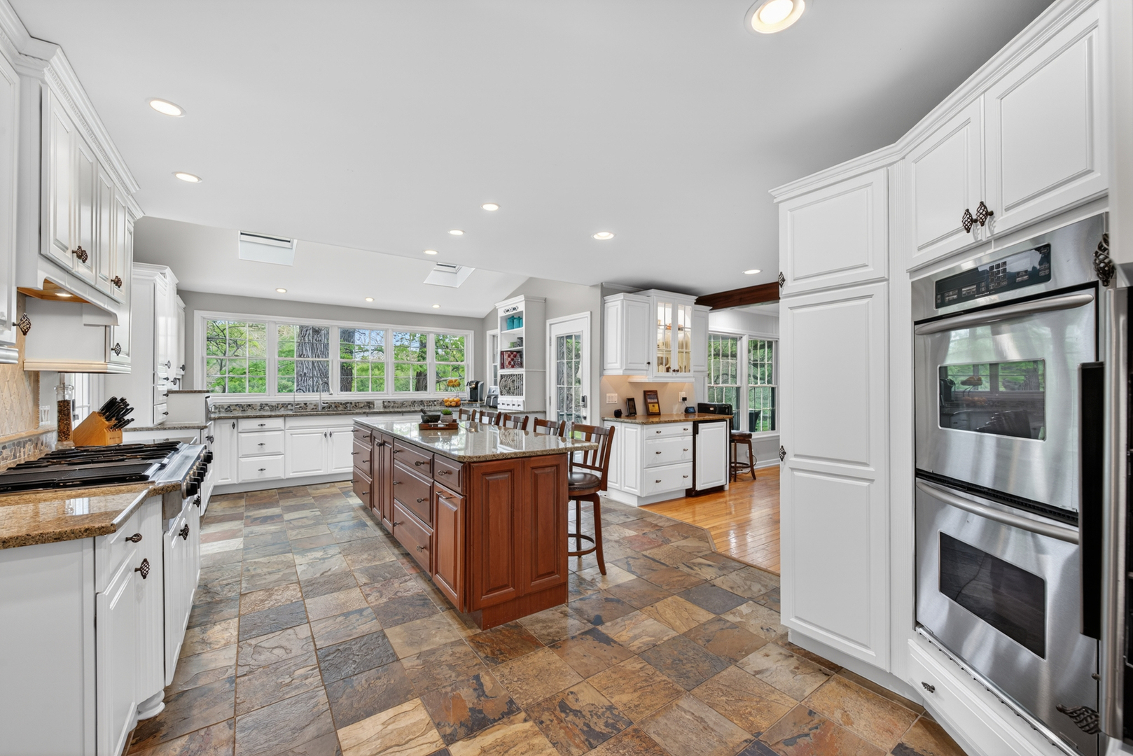21101 N Middleton Drive, Kildeer, IL 60047