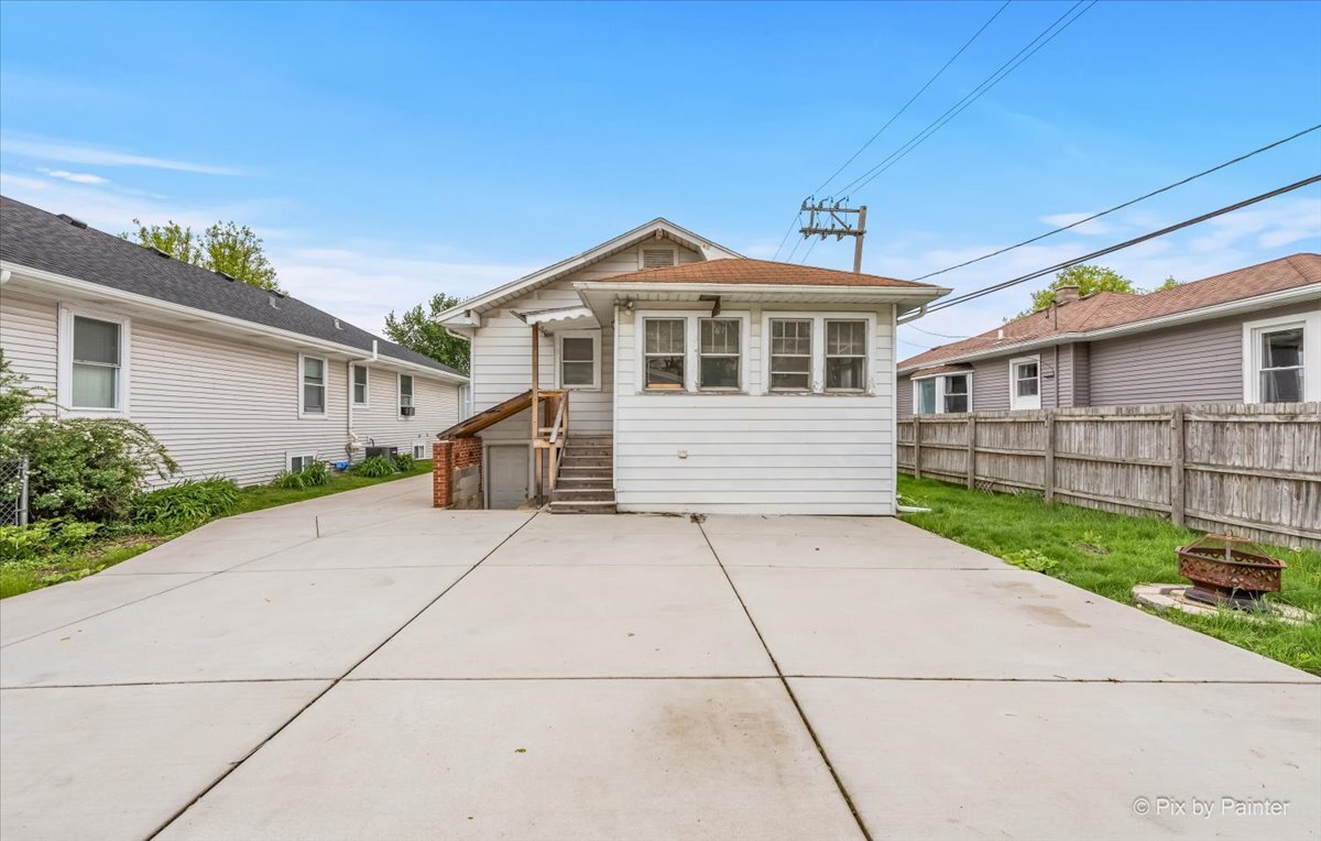 217 W School Street, Villa Park, IL 60181