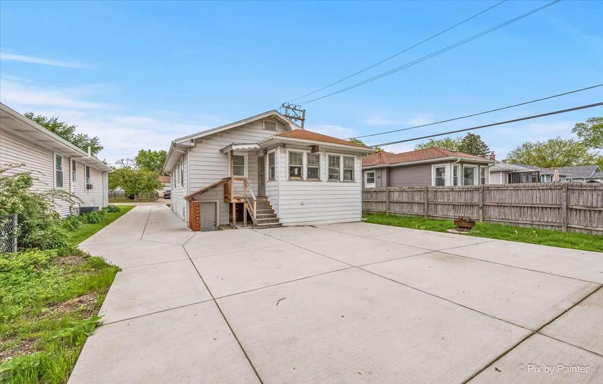 217 W School Street, Villa Park, IL 60181