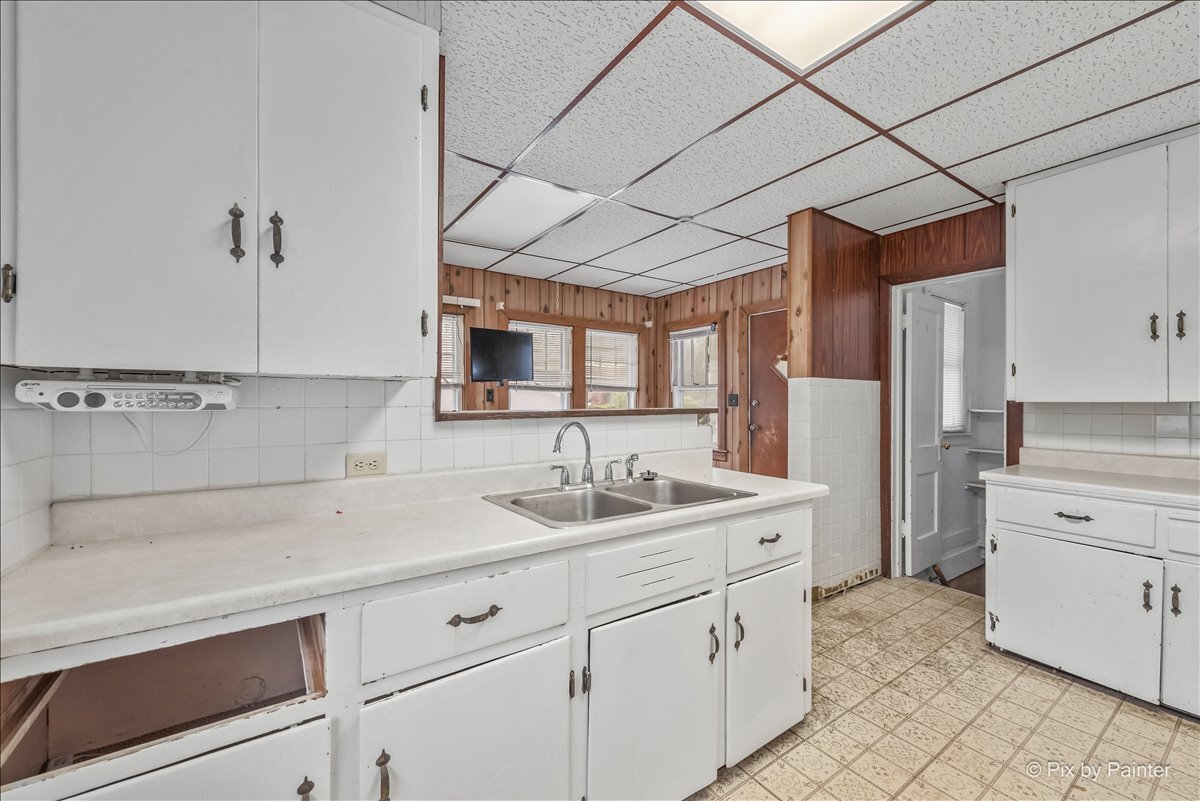 217 W School Street, Villa Park, IL 60181