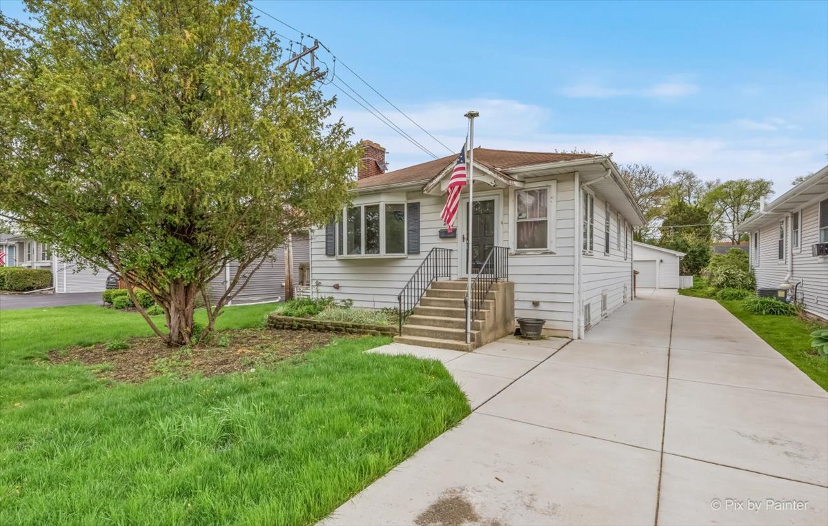 217 W School Street, Villa Park, IL 60181