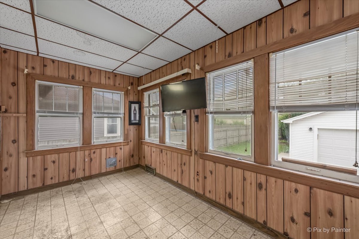 217 W School Street, Villa Park, IL 60181