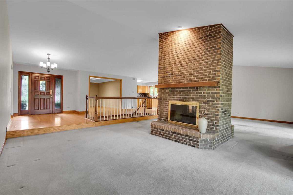 90 Briargate Road, Cary, IL 60013