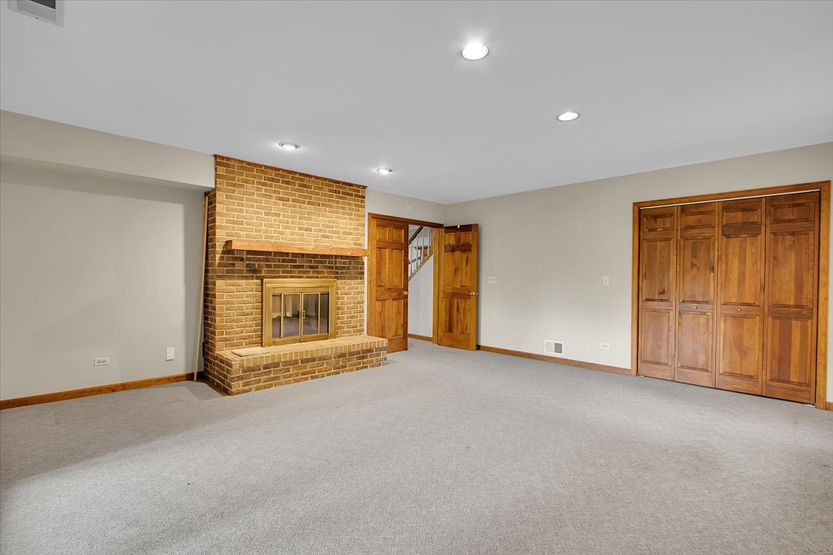 90 Briargate Road, Cary, IL 60013