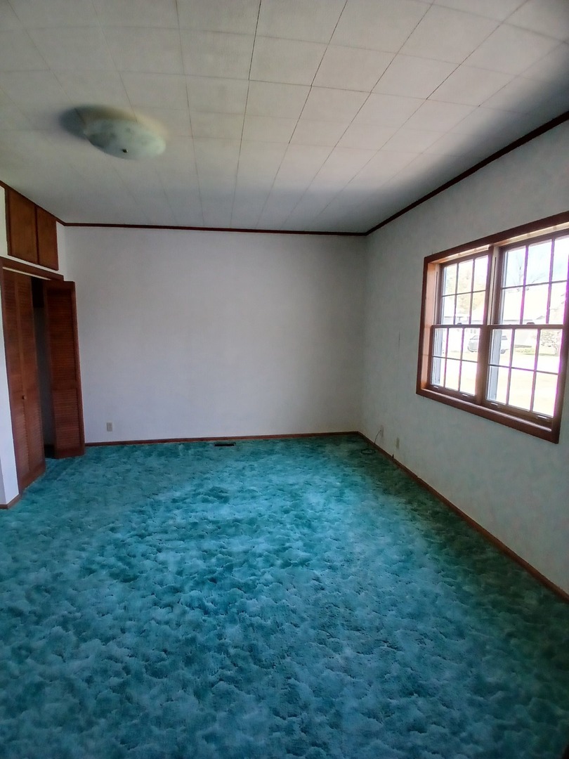 114 E 7th Street, Flora, IL 62839