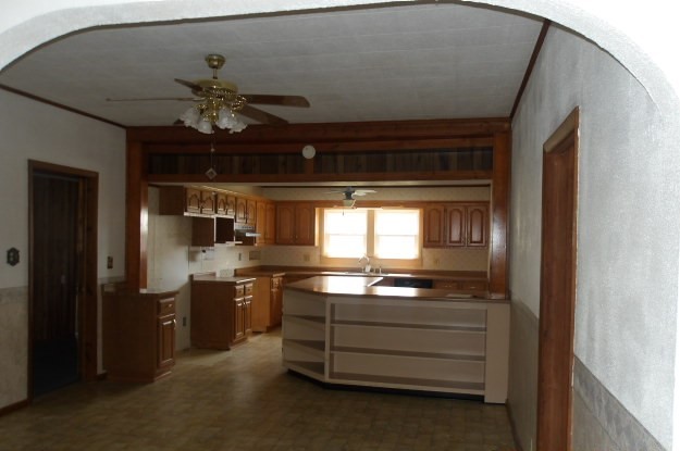 114 E 7th Street, Flora, IL 62839