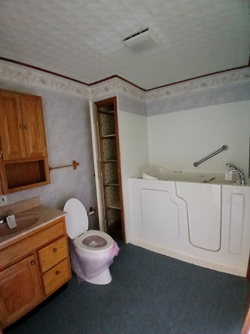 114 E 7th Street, Flora, IL 62839