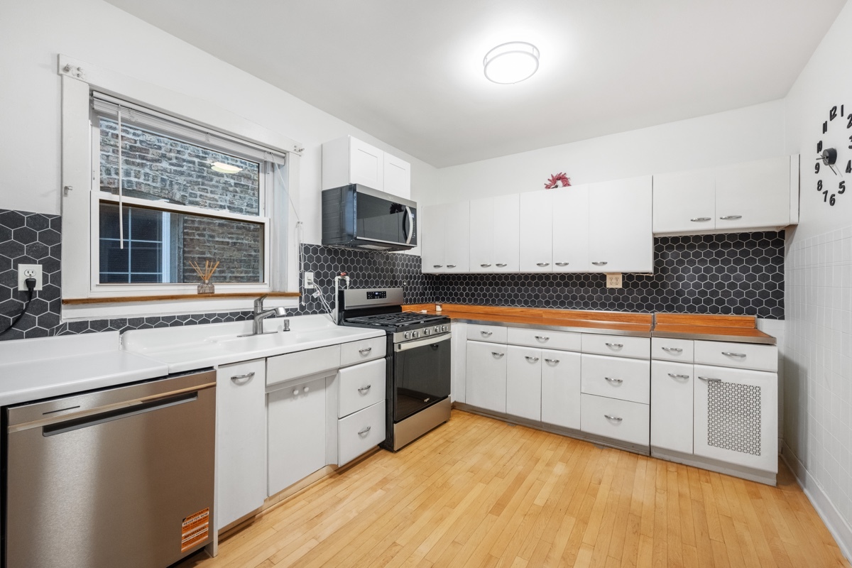 3220 N Keating Avenue, Chicago, IL 60641