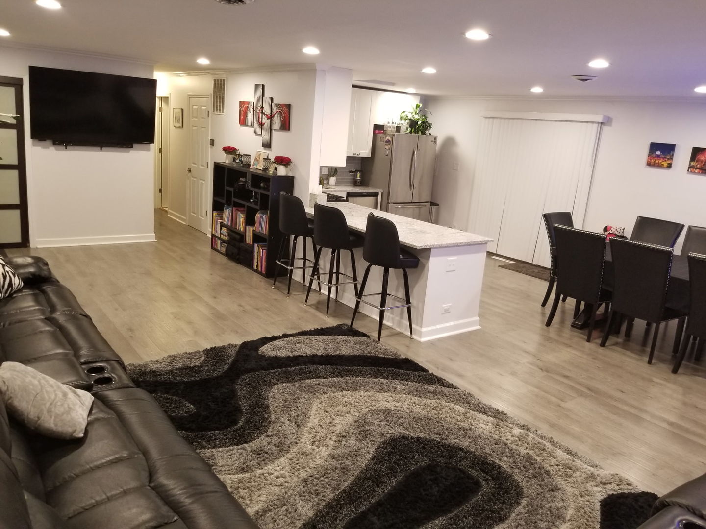 18468 W Meadow Lane, Gurnee, IL 60031