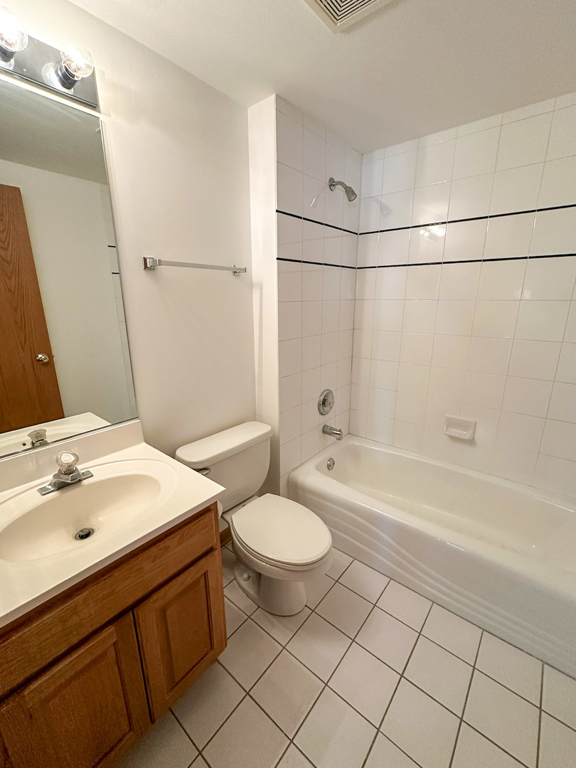 4700 N Harlem Avenue #306, Harwood Heights, IL 60706