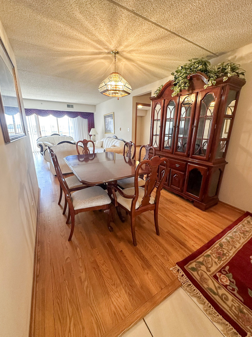 4700 N Harlem Avenue #306, Harwood Heights, IL 60706