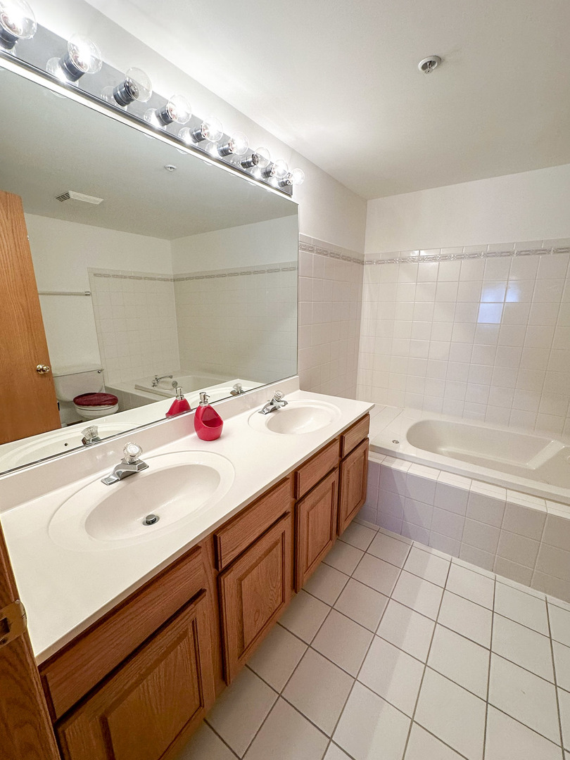 4700 N Harlem Avenue #306, Harwood Heights, IL 60706