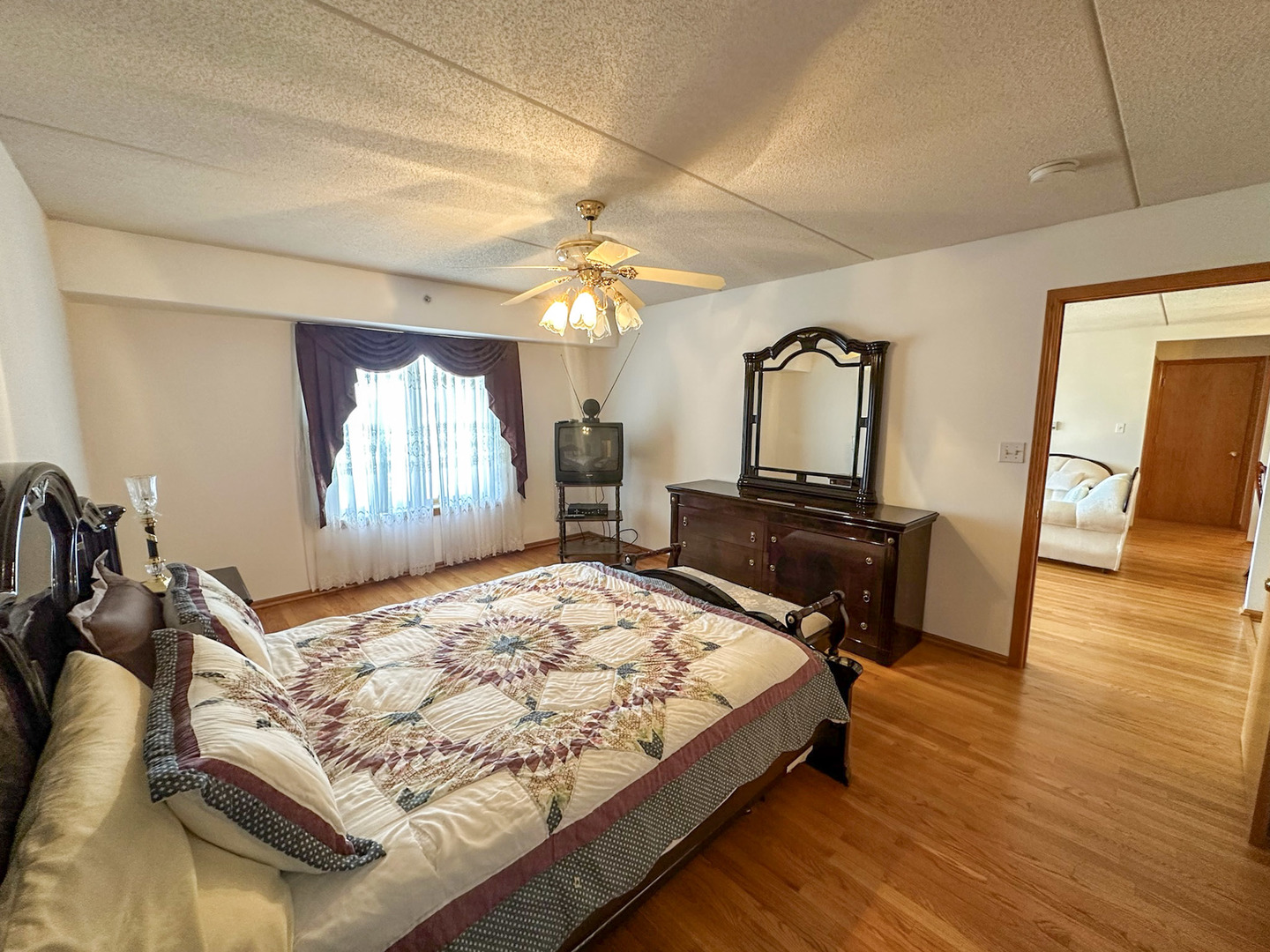 4700 N Harlem Avenue #306, Harwood Heights, IL 60706