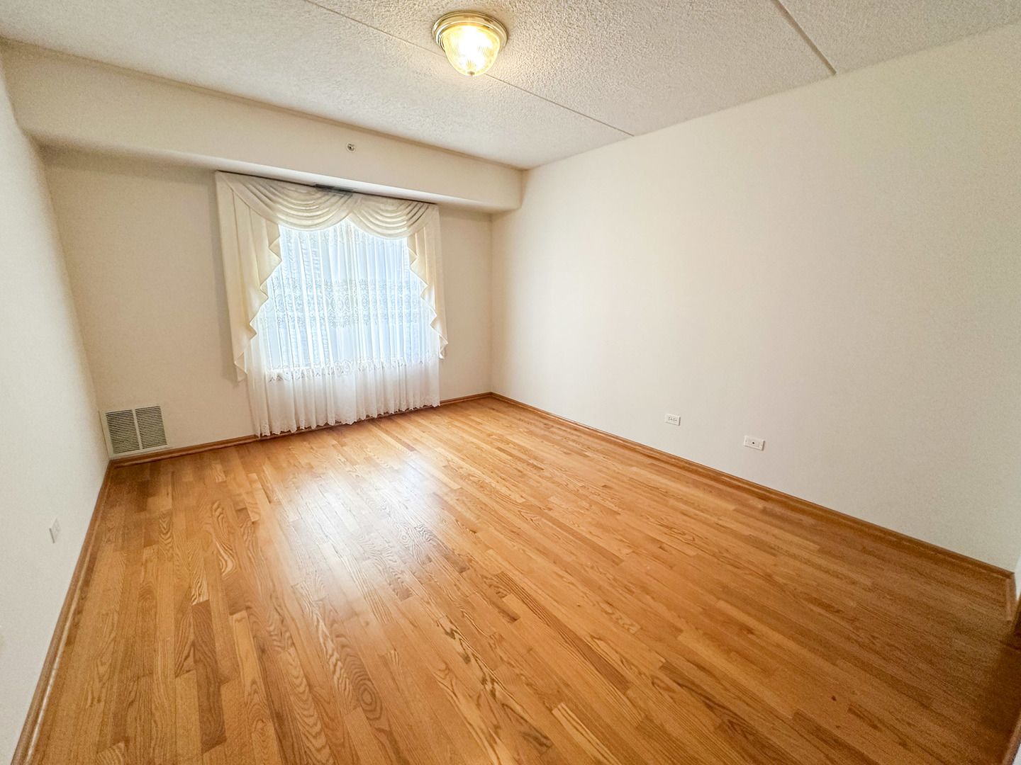 4700 N Harlem Avenue #306, Harwood Heights, IL 60706