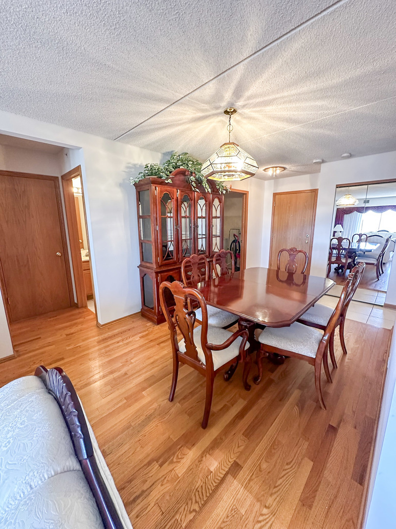 4700 N Harlem Avenue #306, Harwood Heights, IL 60706