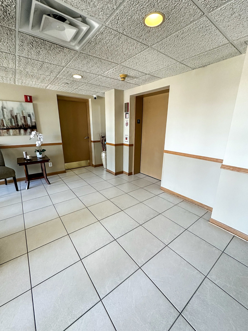 4700 N Harlem Avenue #306, Harwood Heights, IL 60706