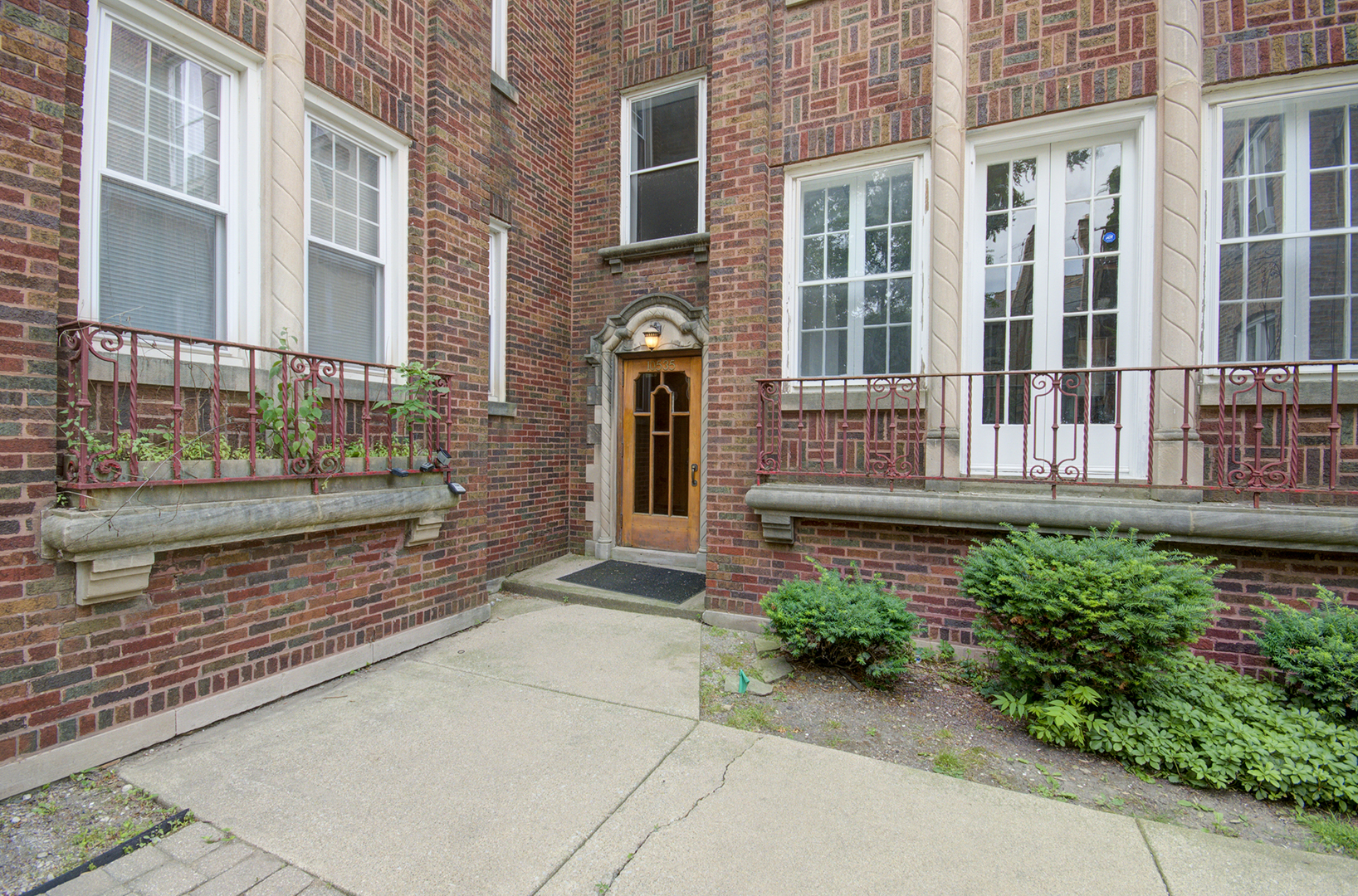 10535 S Hale Avenue #1W, Chicago, IL 60643