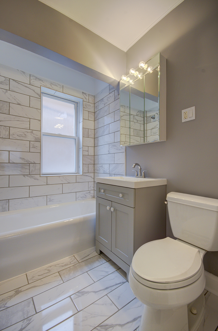 10535 S Hale Avenue #1W, Chicago, IL 60643