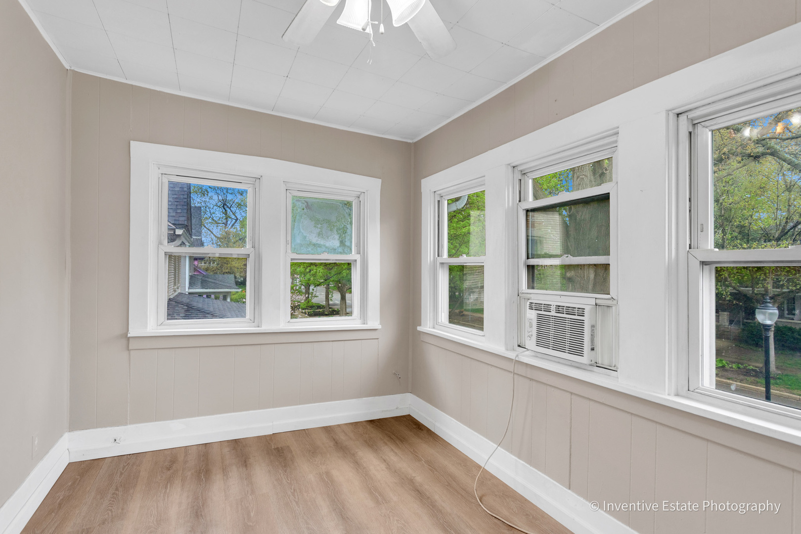 211 N Wright Street, Naperville, IL 60540