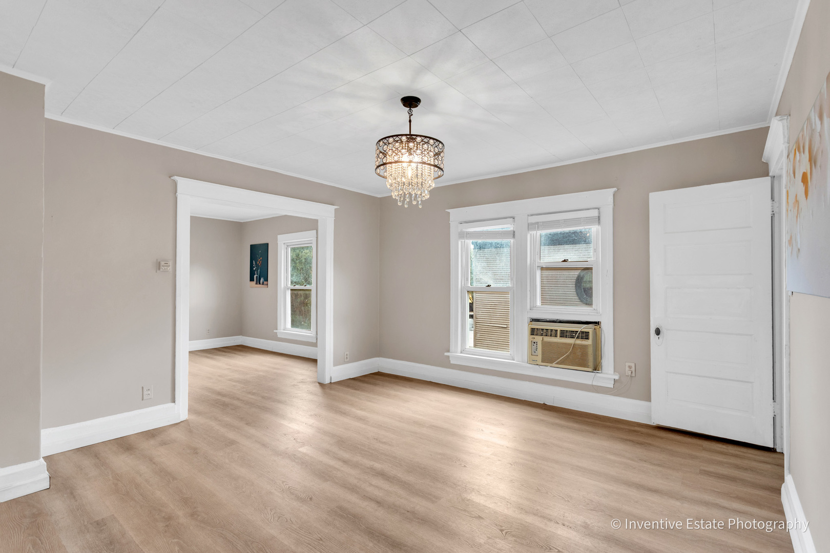 211 N Wright Street, Naperville, IL 60540