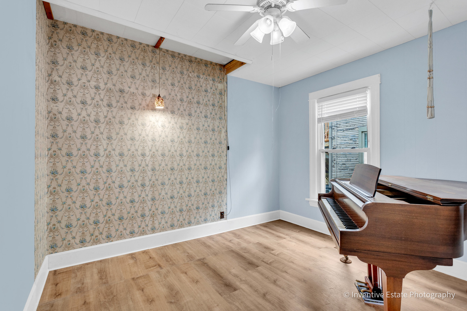 211 N Wright Street, Naperville, IL 60540