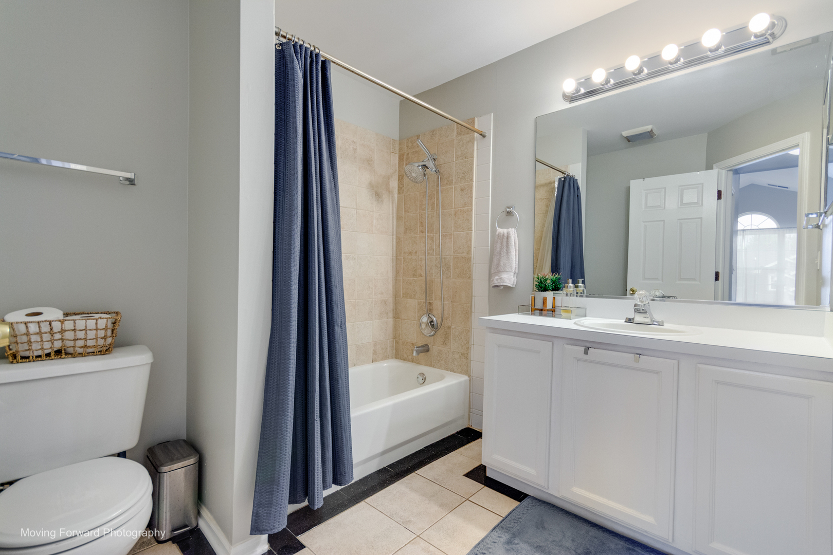 139 E Lake Ridge Drive, Glendale Heights, IL 60139