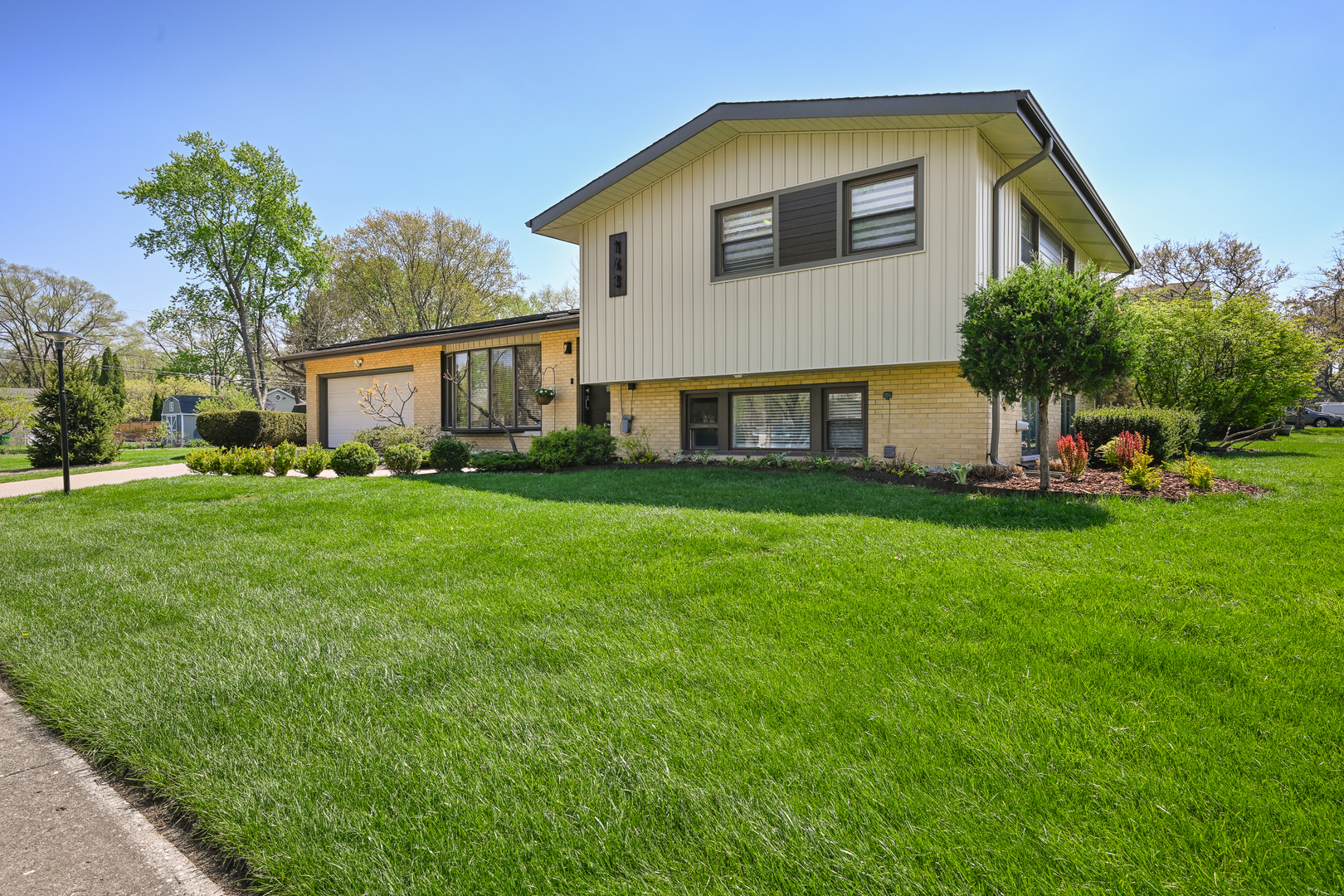 143 N CIRCLE Avenue, Bloomingdale, IL 60108