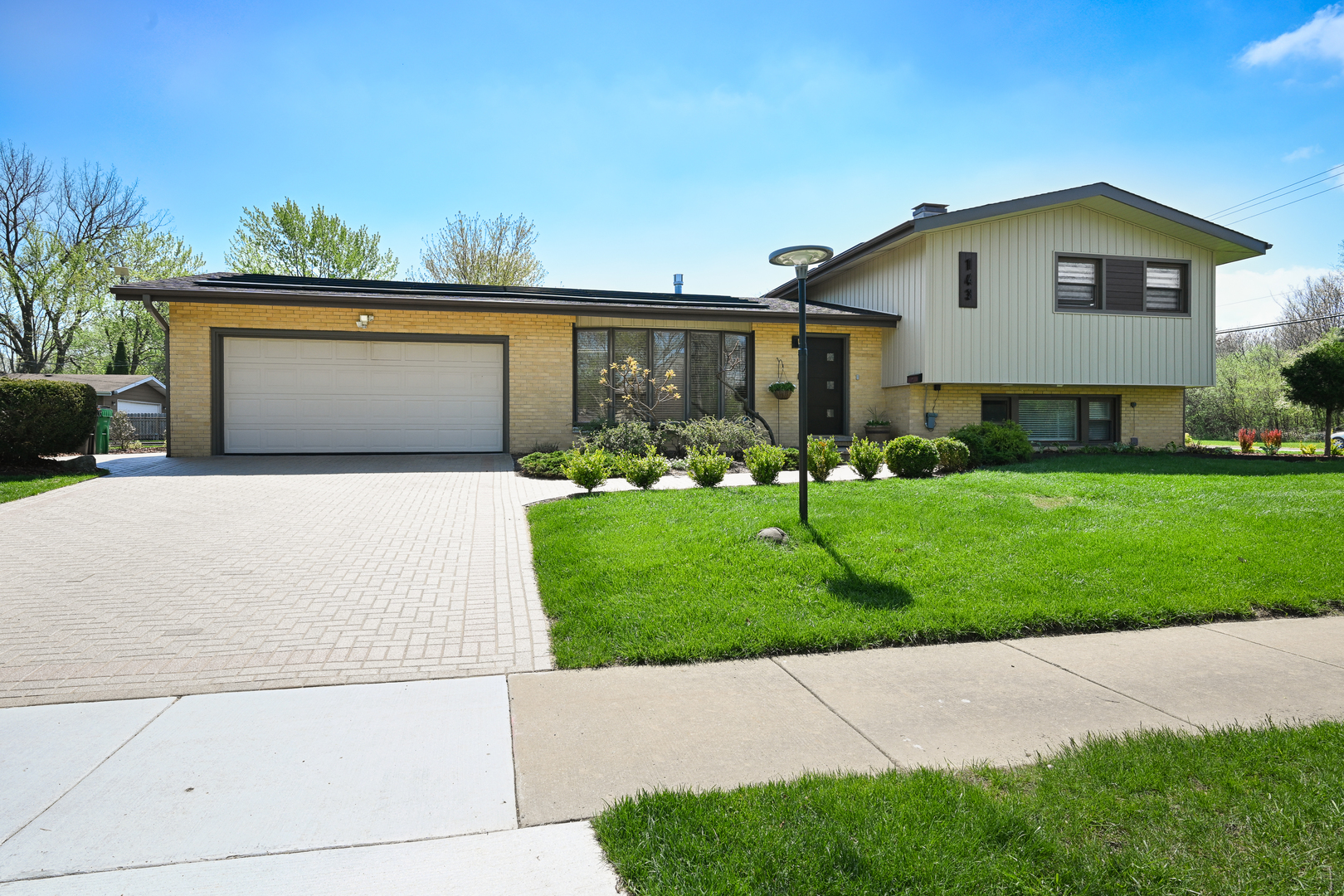 143 N CIRCLE Avenue, Bloomingdale, IL 60108