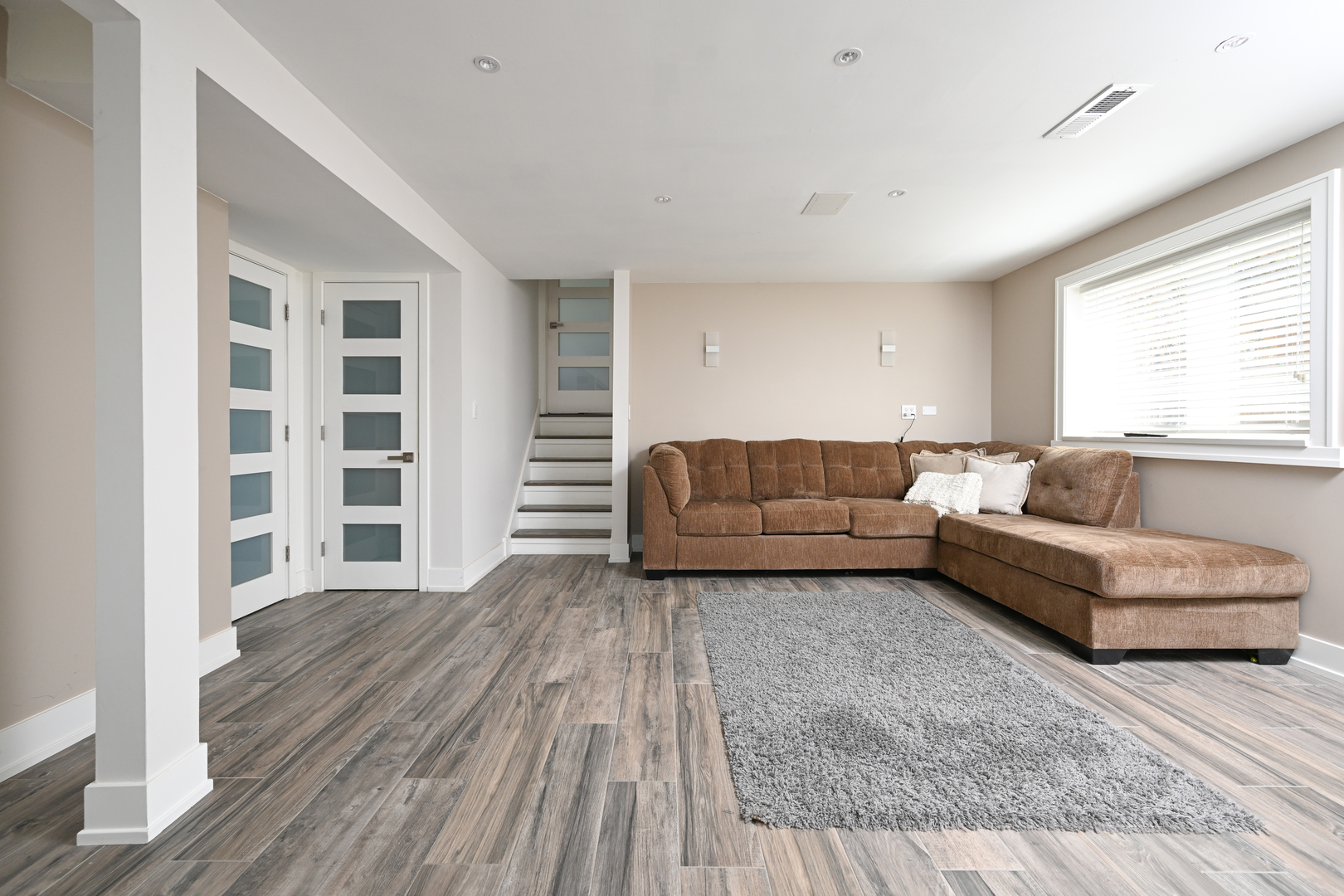 143 N CIRCLE Avenue, Bloomingdale, IL 60108