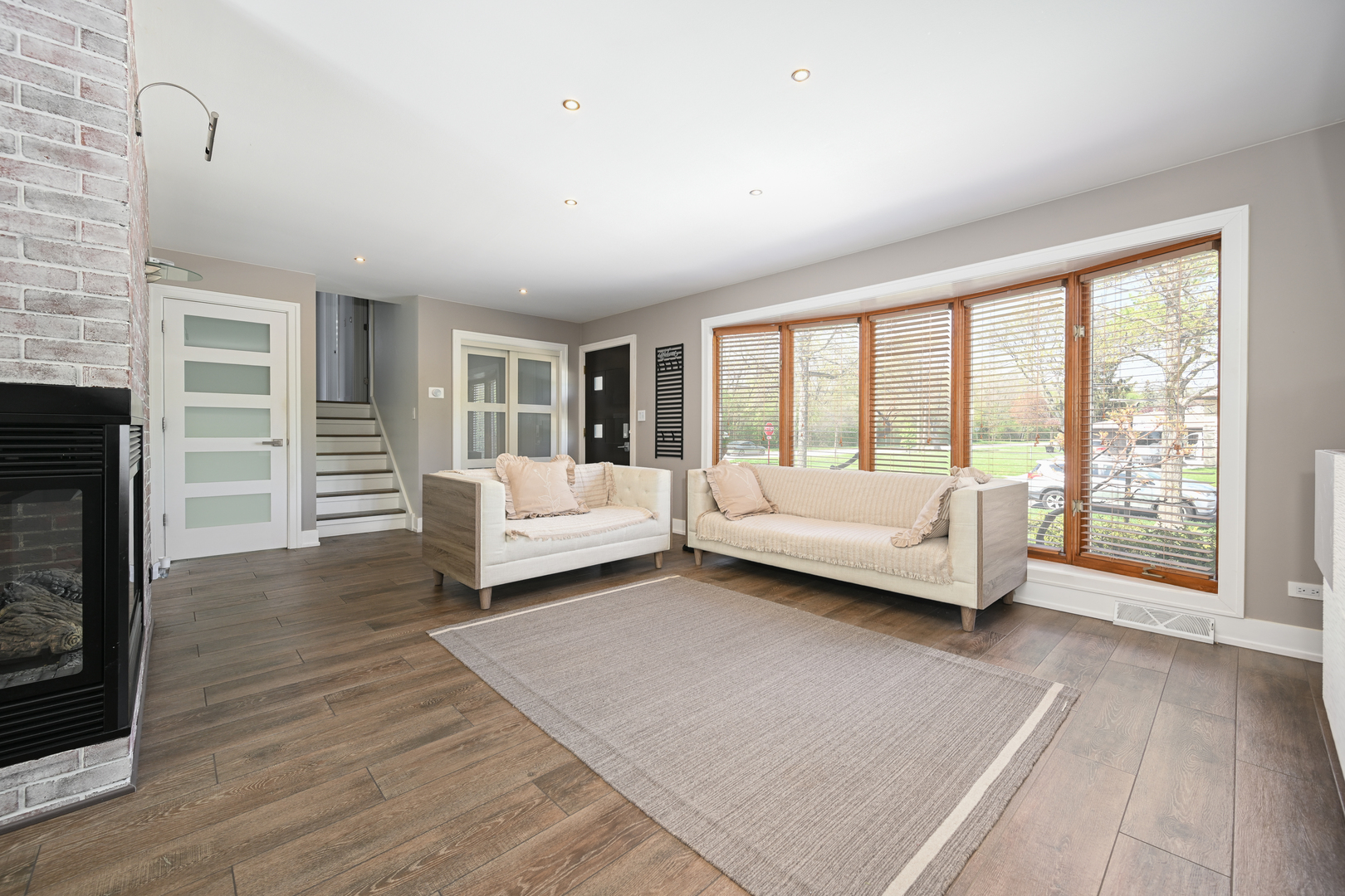 143 N CIRCLE Avenue, Bloomingdale, IL 60108