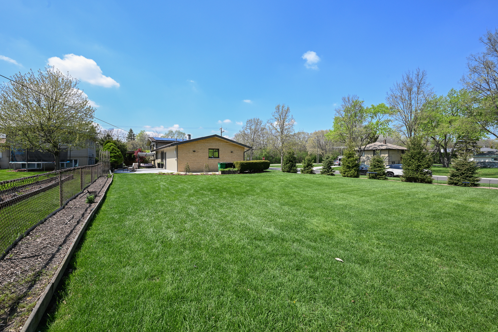 143 N CIRCLE Avenue, Bloomingdale, IL 60108