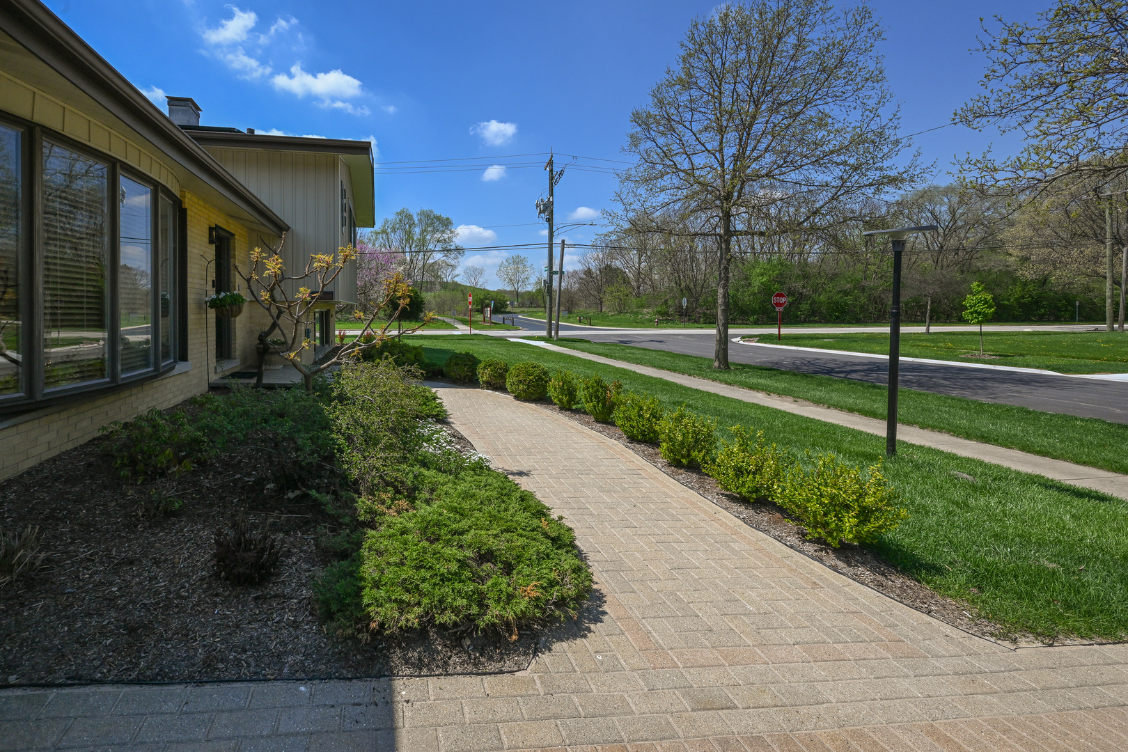 143 N CIRCLE Avenue, Bloomingdale, IL 60108