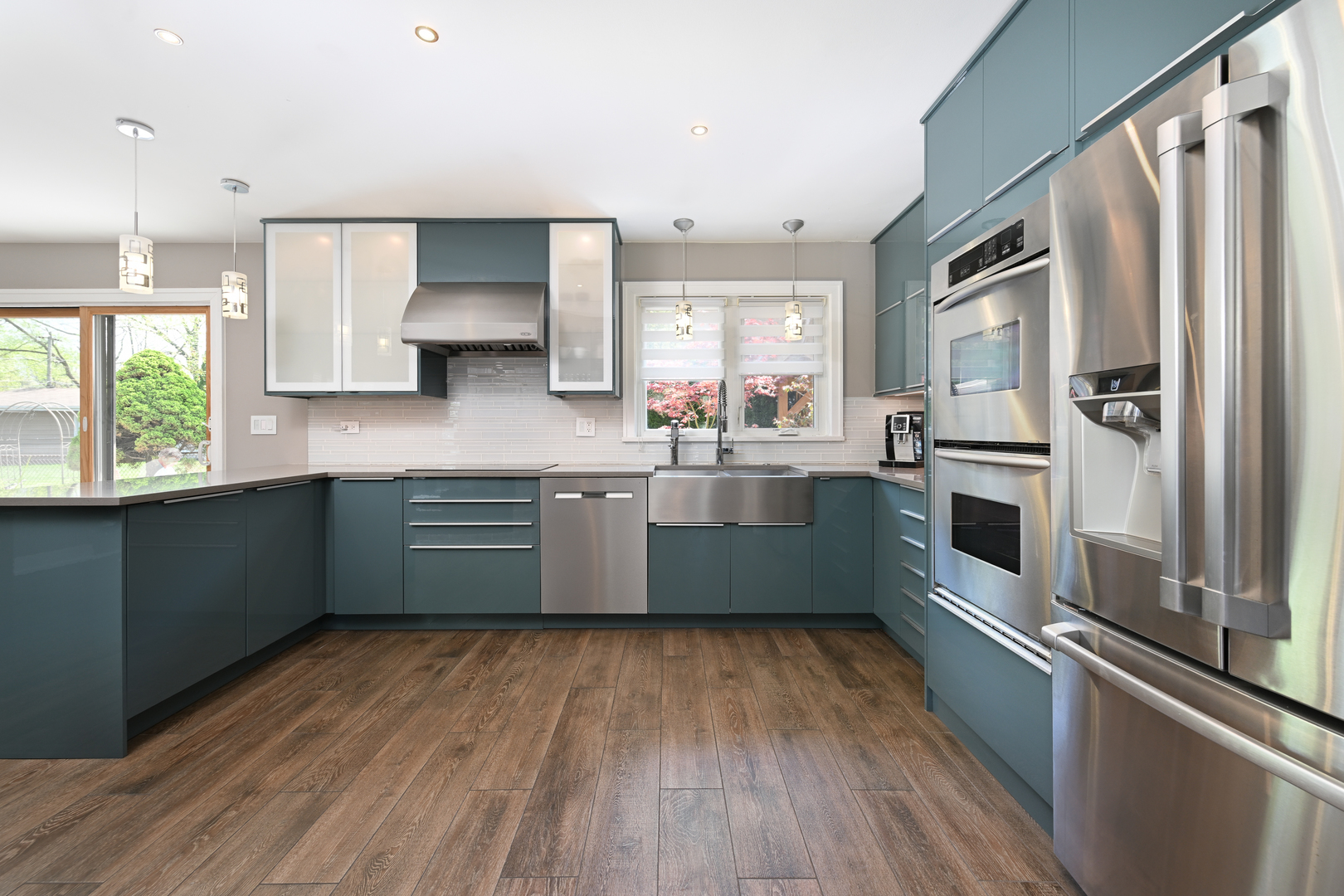 143 N CIRCLE Avenue, Bloomingdale, IL 60108