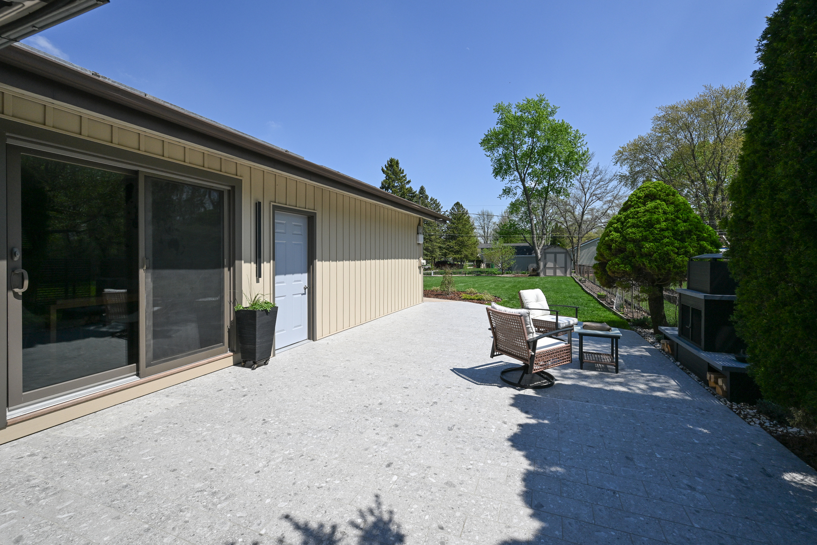 143 N CIRCLE Avenue, Bloomingdale, IL 60108