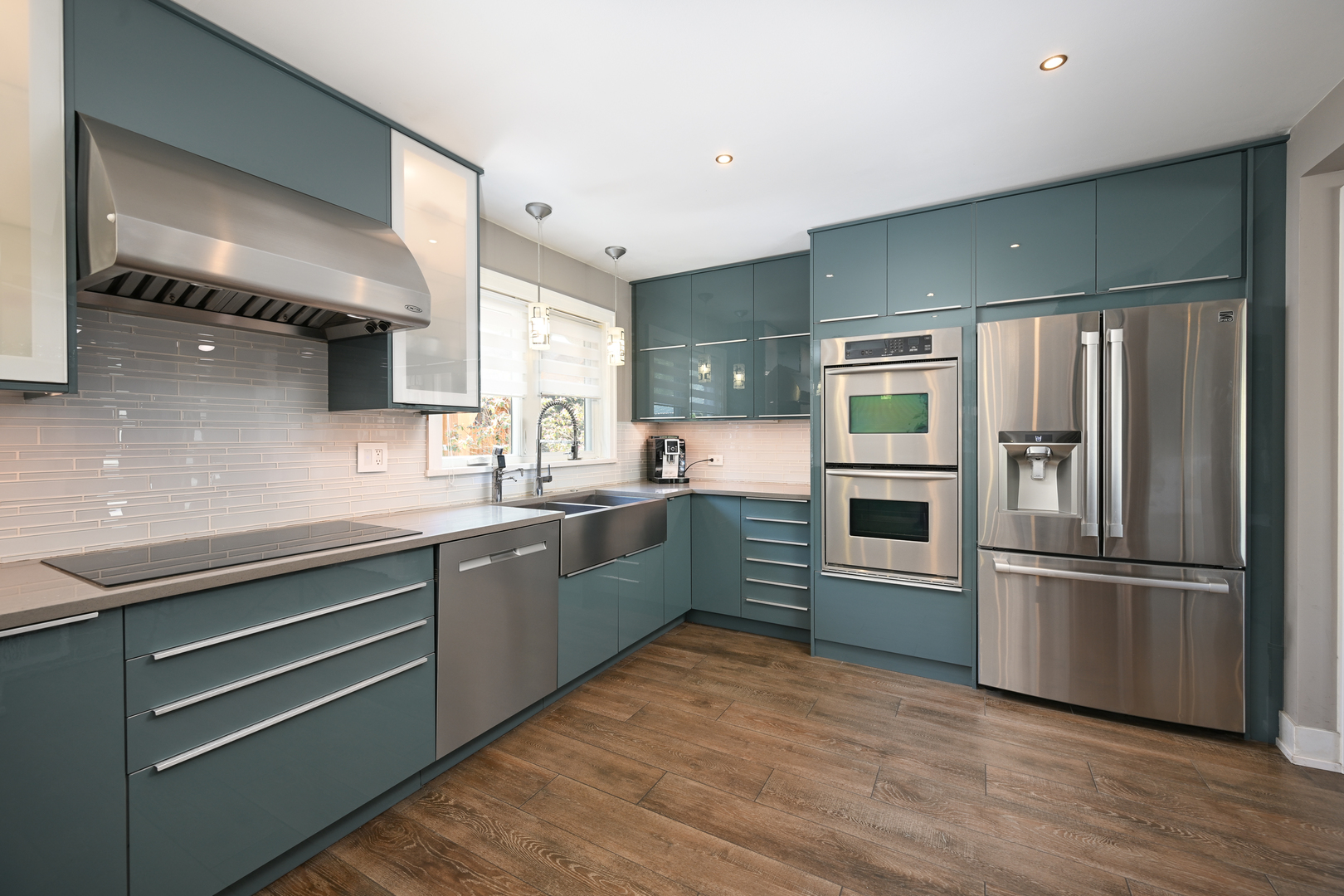 143 N CIRCLE Avenue, Bloomingdale, IL 60108