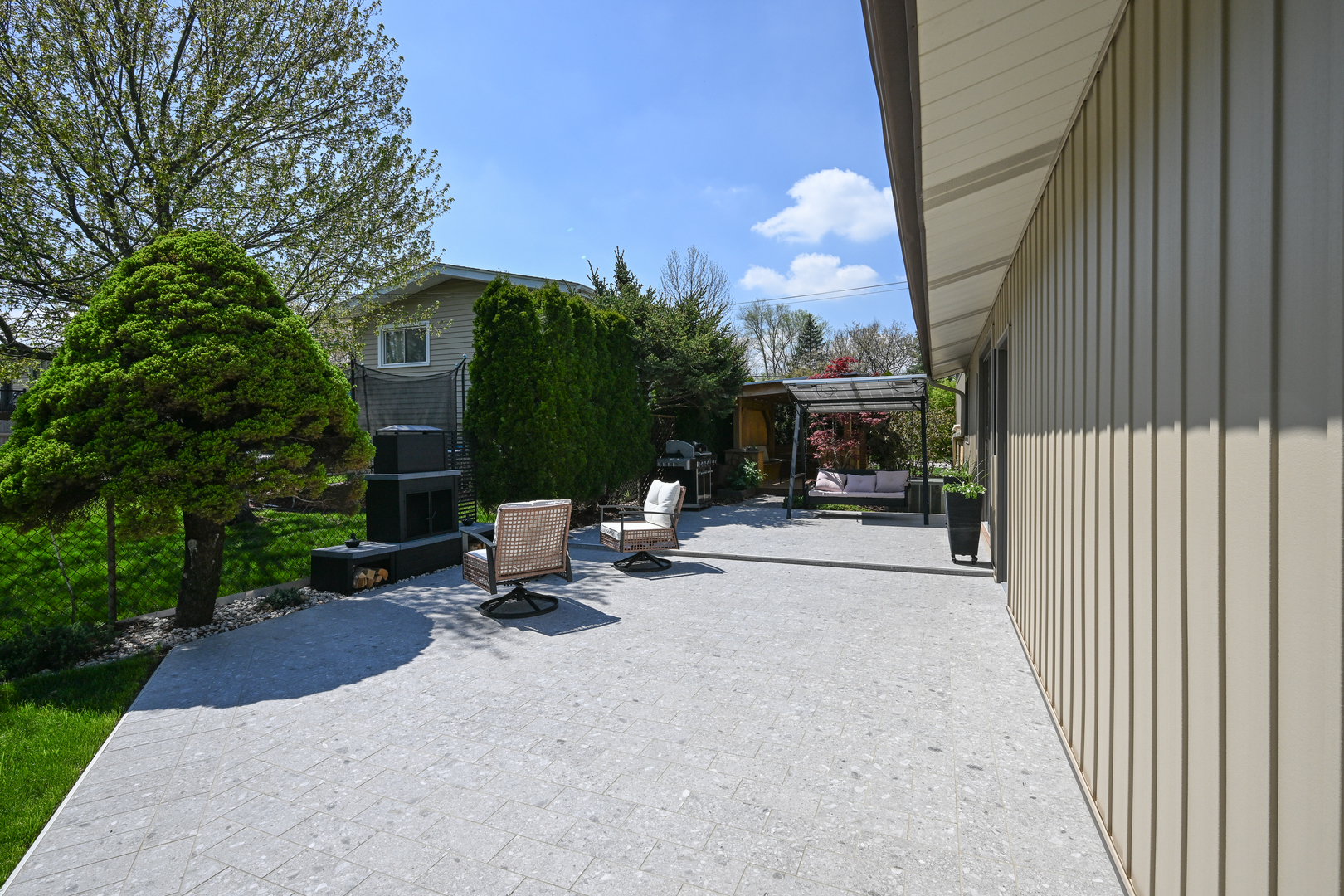 143 N CIRCLE Avenue, Bloomingdale, IL 60108