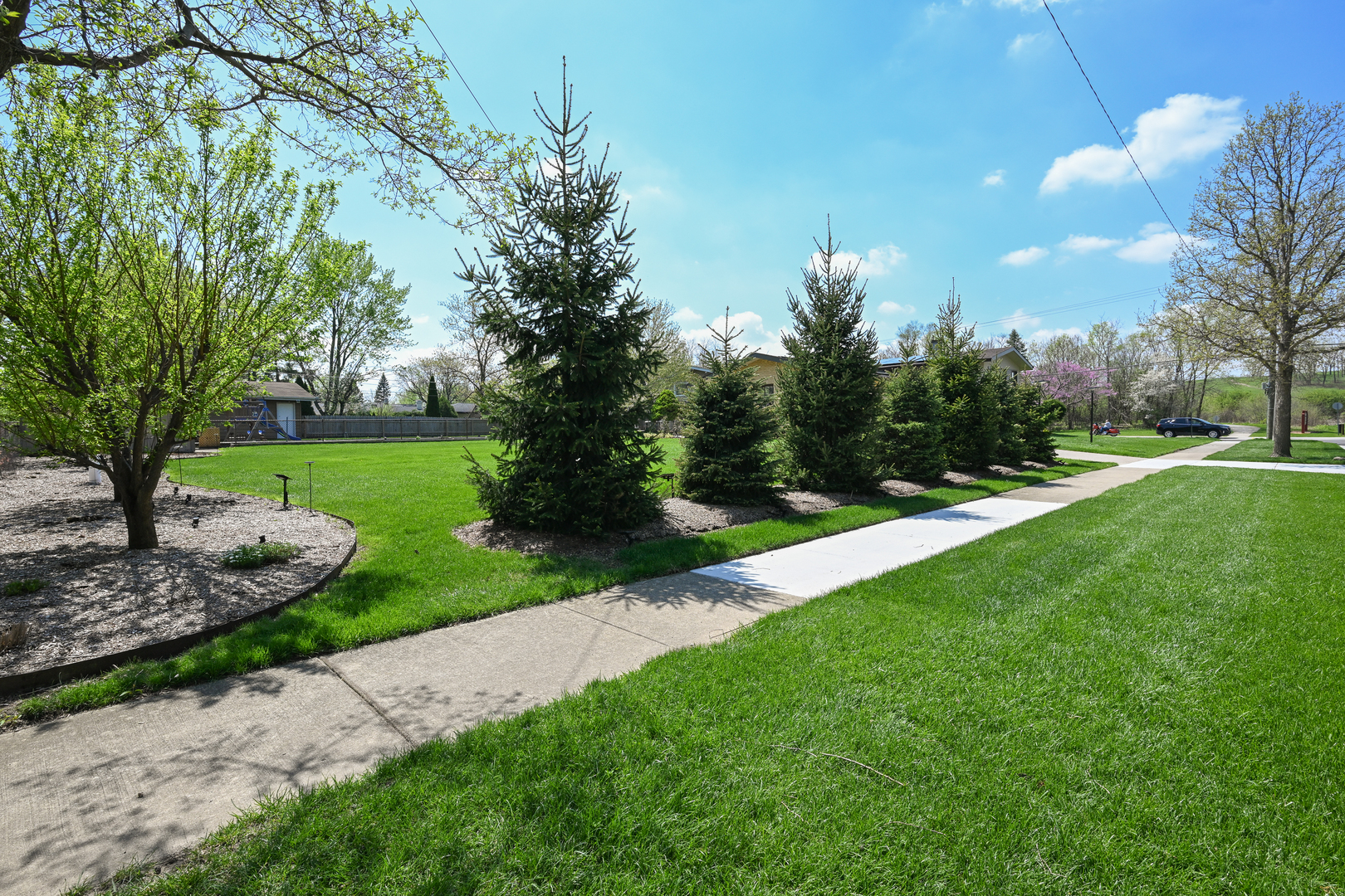 143 N CIRCLE Avenue, Bloomingdale, IL 60108