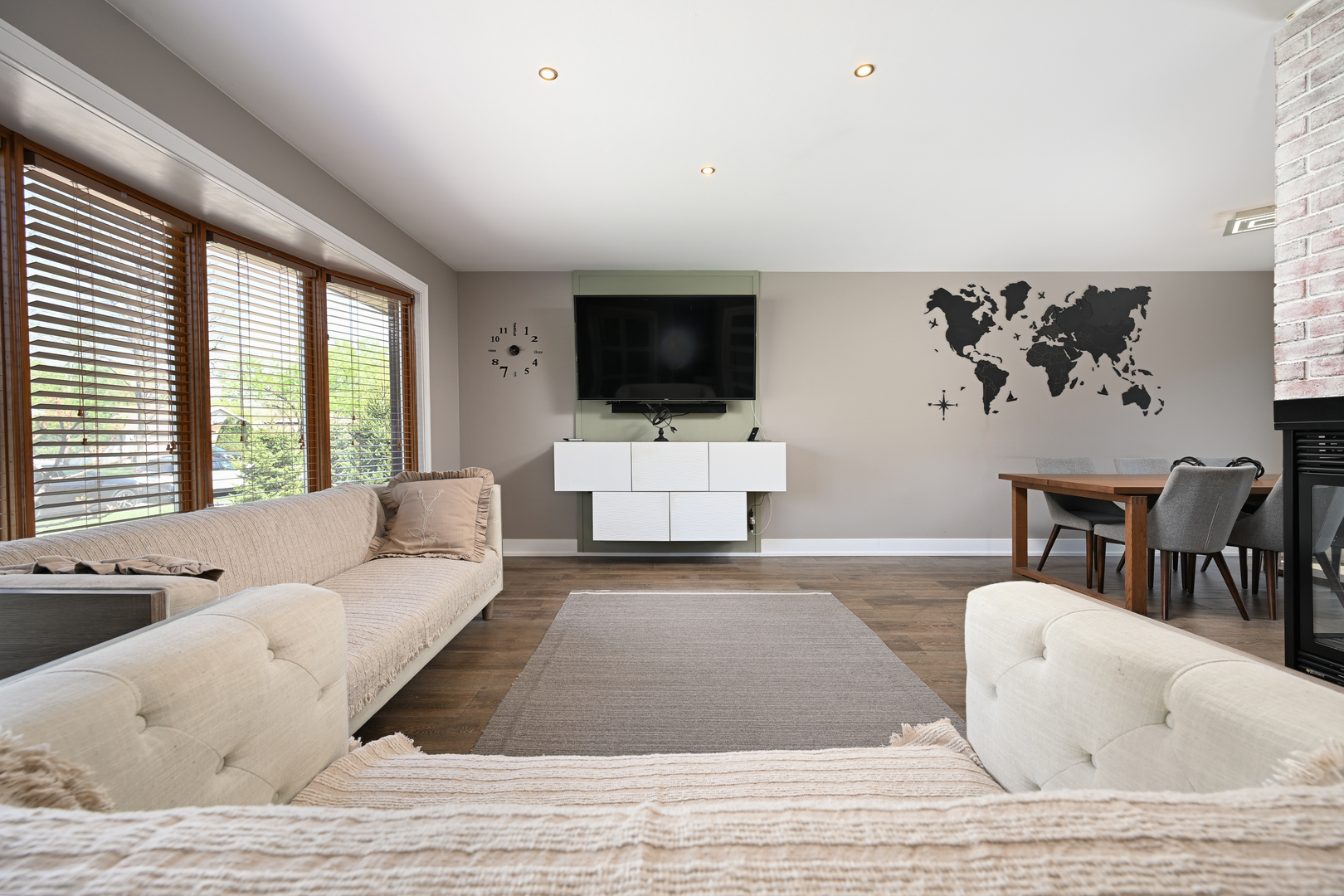 143 N CIRCLE Avenue, Bloomingdale, IL 60108