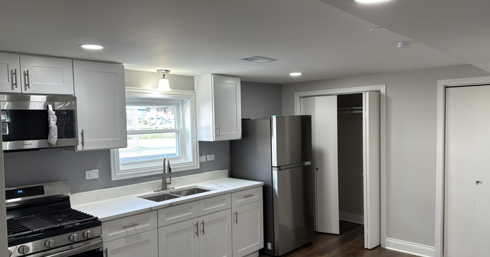 8530 S 78th Avenue, Bridgeview, IL 60455