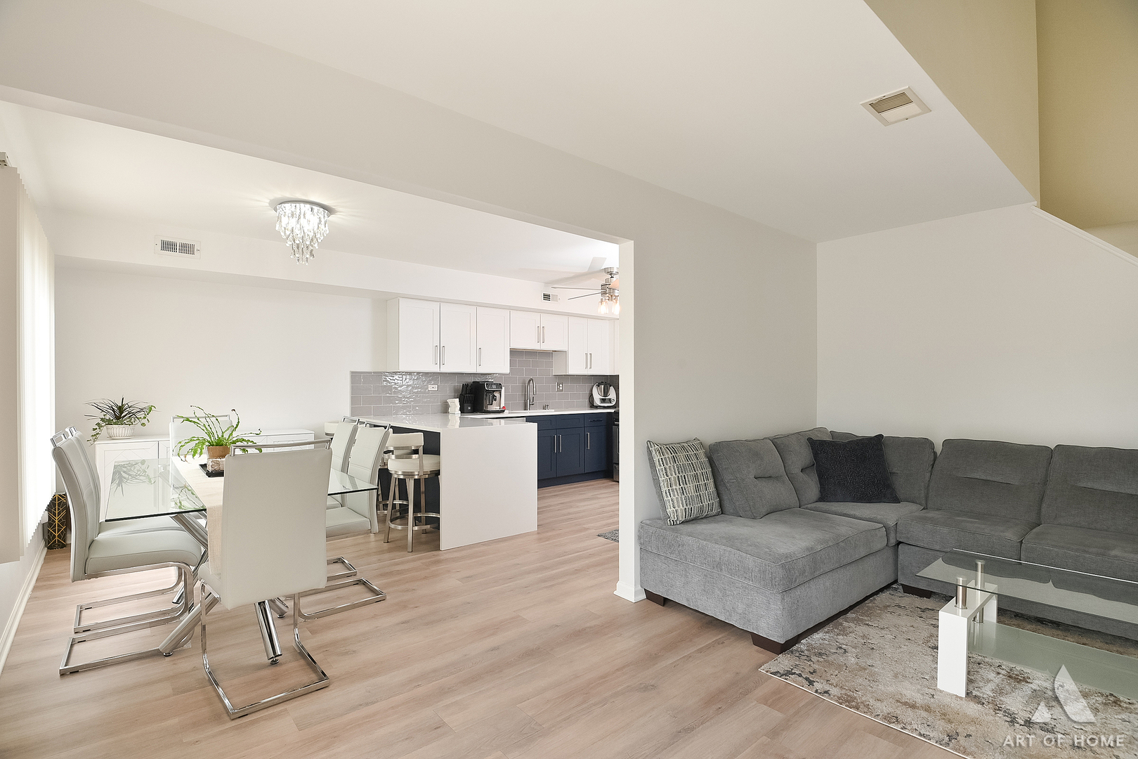 902 Ashley Court, Westmont, IL 60559