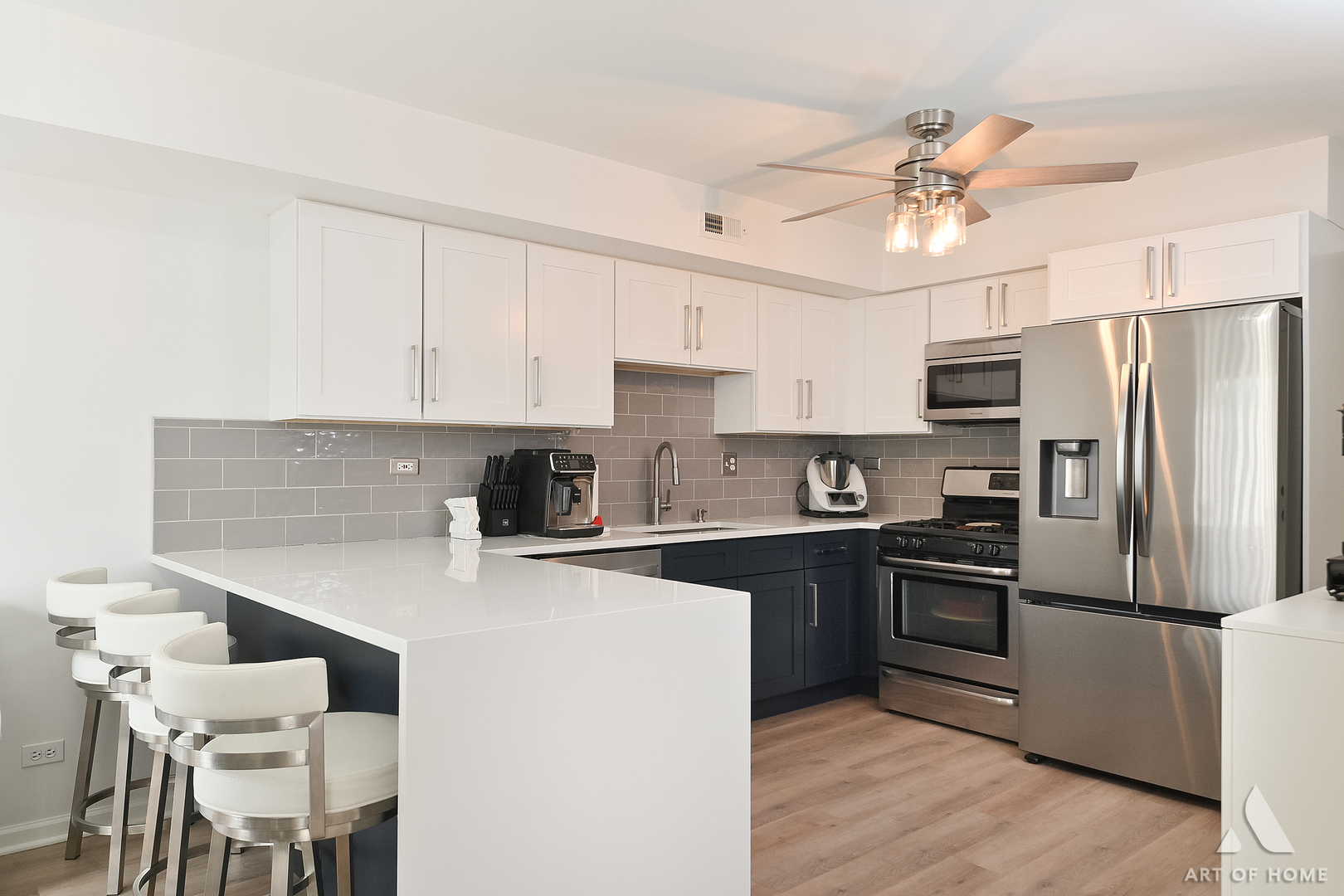 902 Ashley Court, Westmont, IL 60559