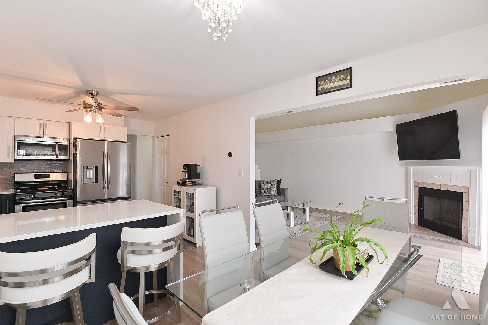 902 Ashley Court, Westmont, IL 60559