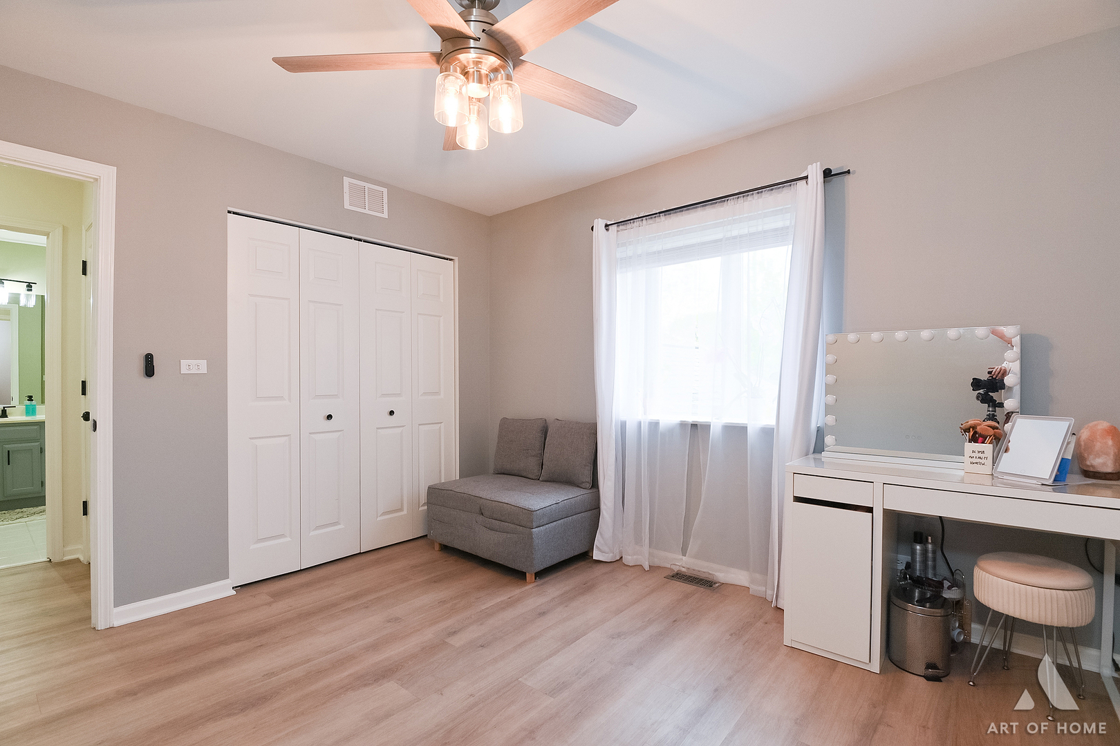 902 Ashley Court, Westmont, IL 60559