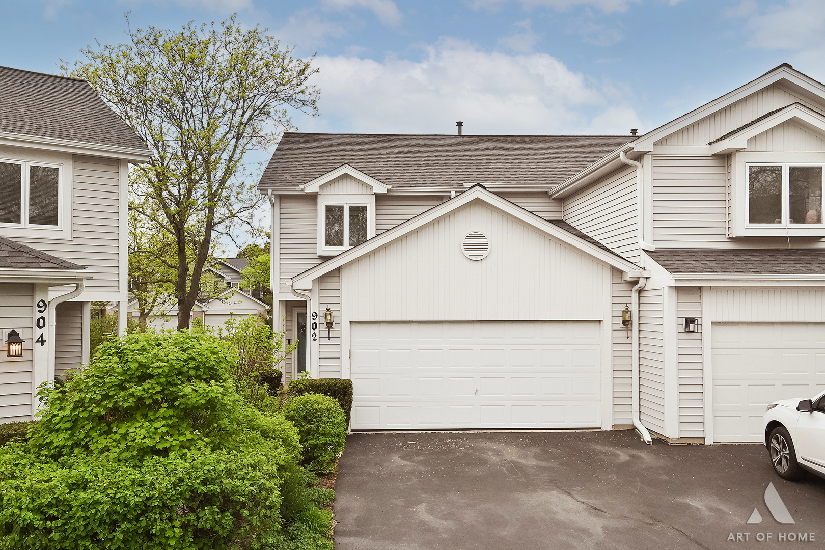 902 Ashley Court, Westmont, IL 60559